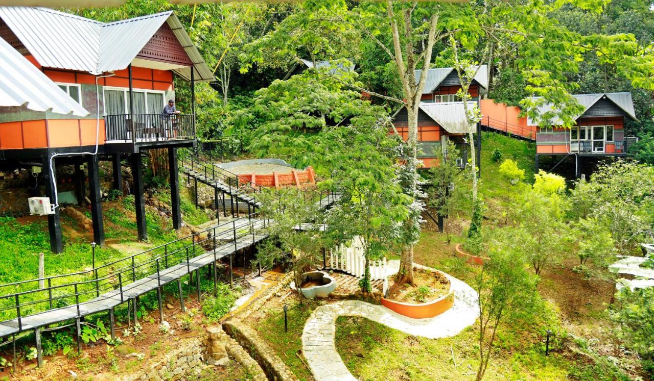 Santhi Hill View Hotel Munnar