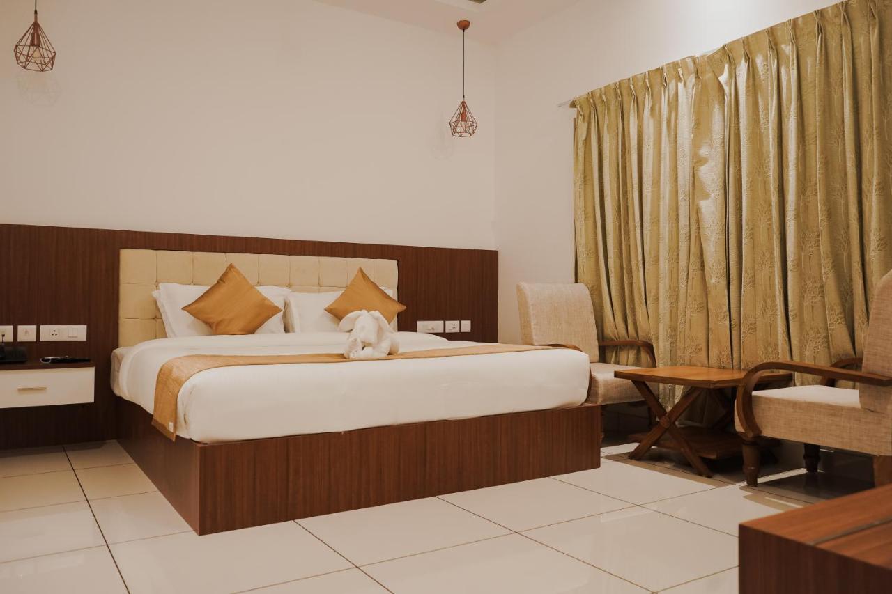 Hotel Sprise And Munnar