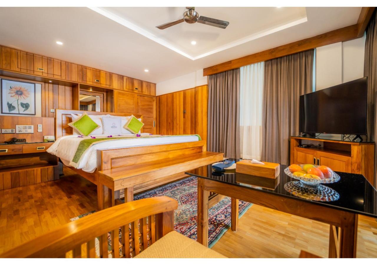 Chandys Drizzle Drops - Station Resort 5*
