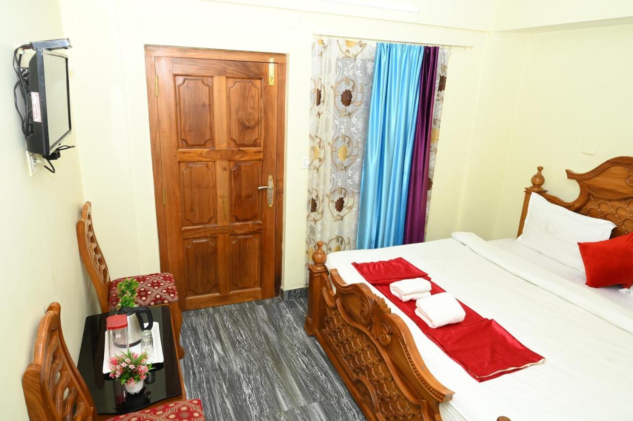 Lodge Ajay *