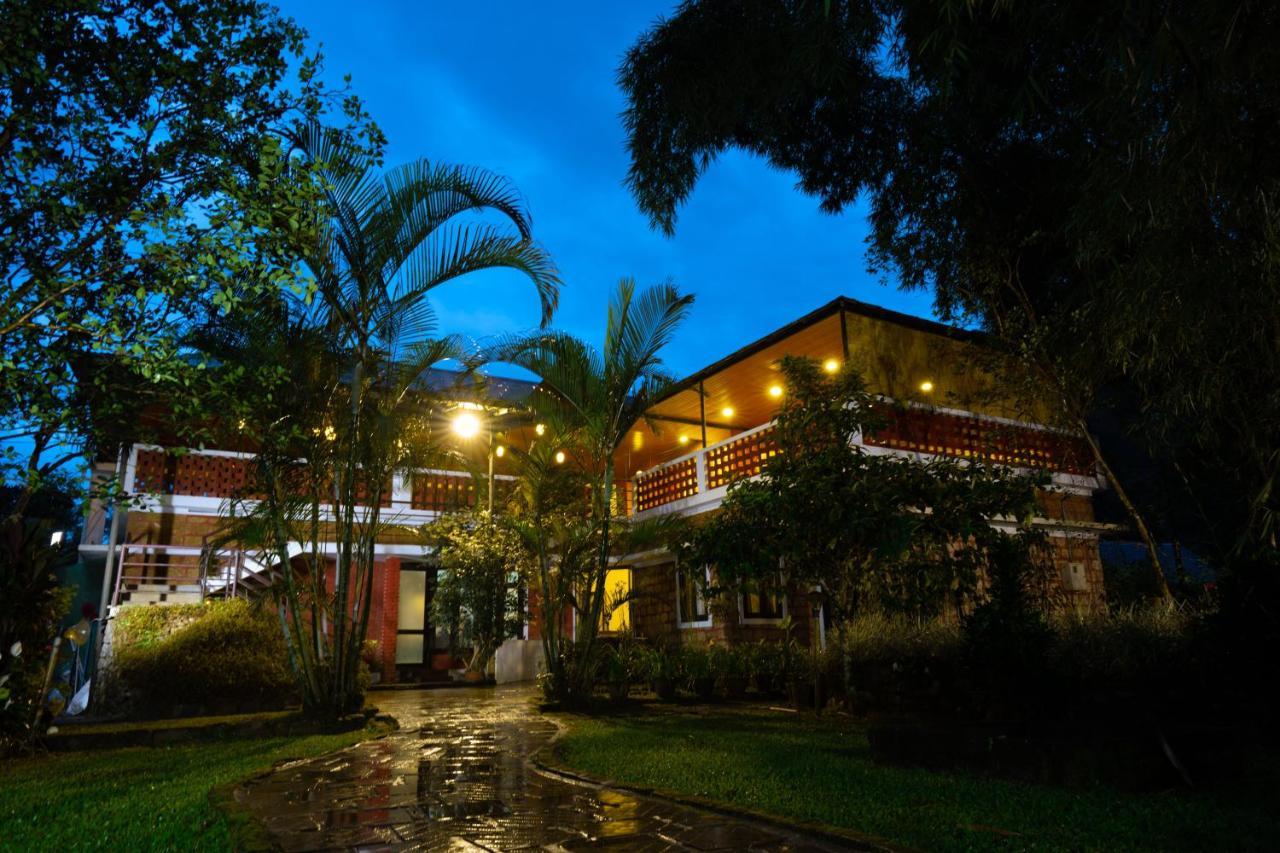 Falling Waters Hotel 3*