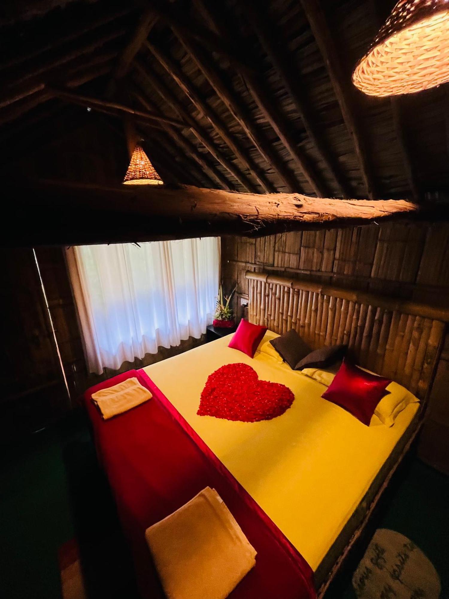 Fab - Bamboo Hut With Open Shower