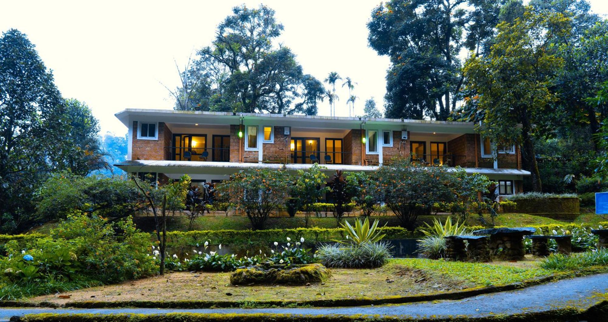 Hotel Falling Waters 3*