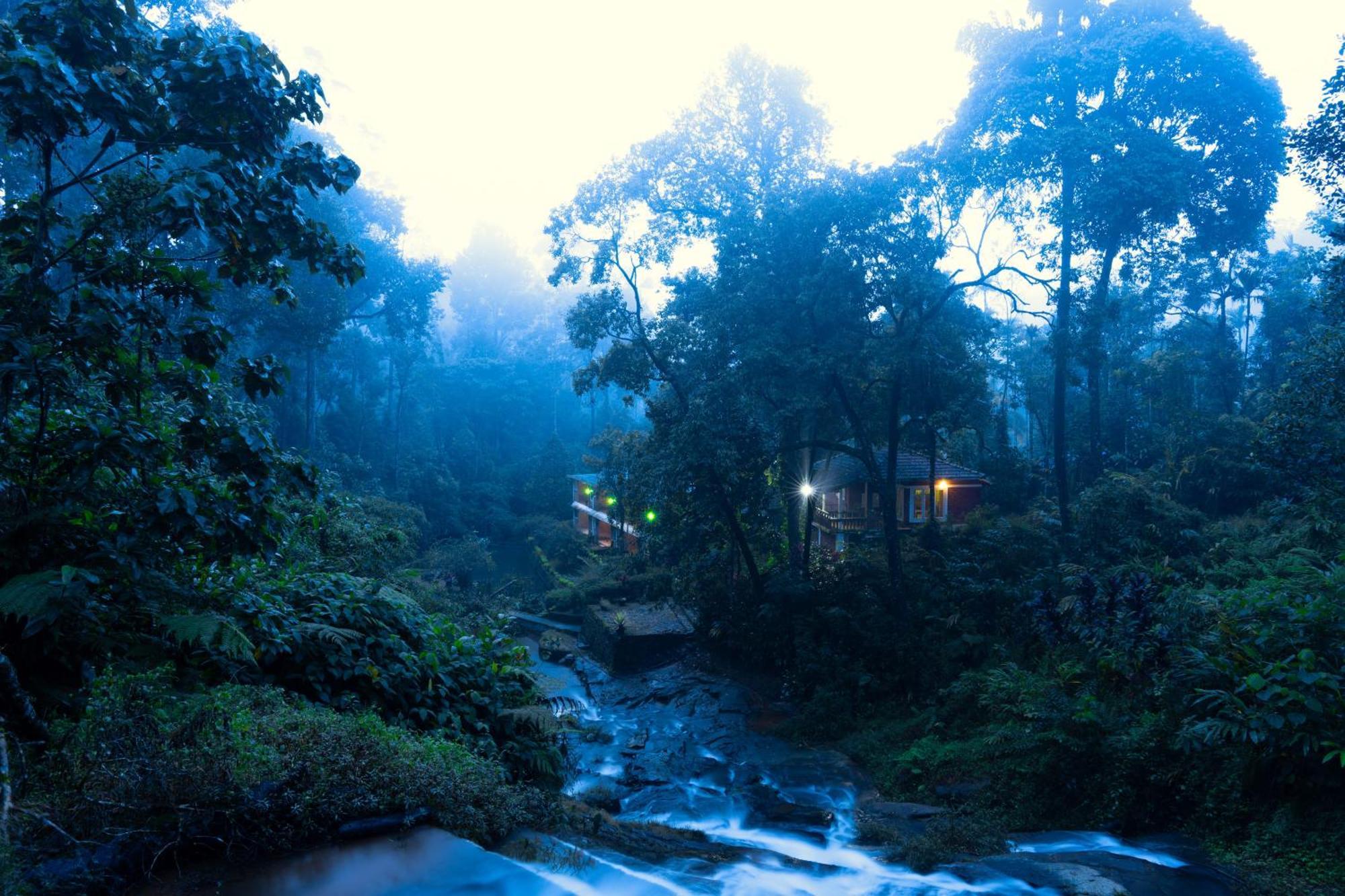 Hotel Falling Waters