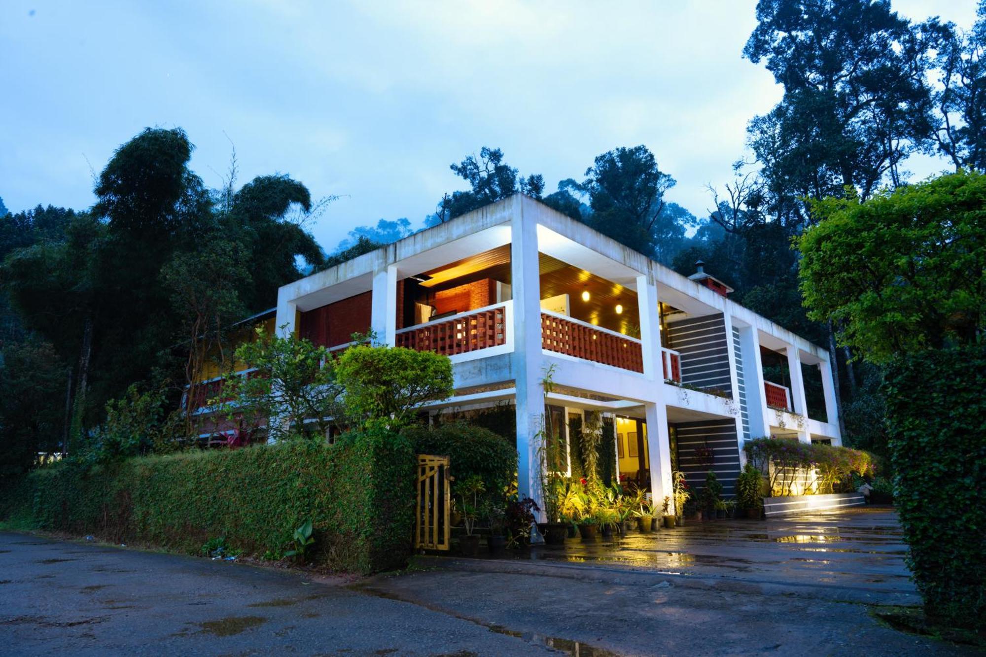 Falling Waters Hotel Munnar