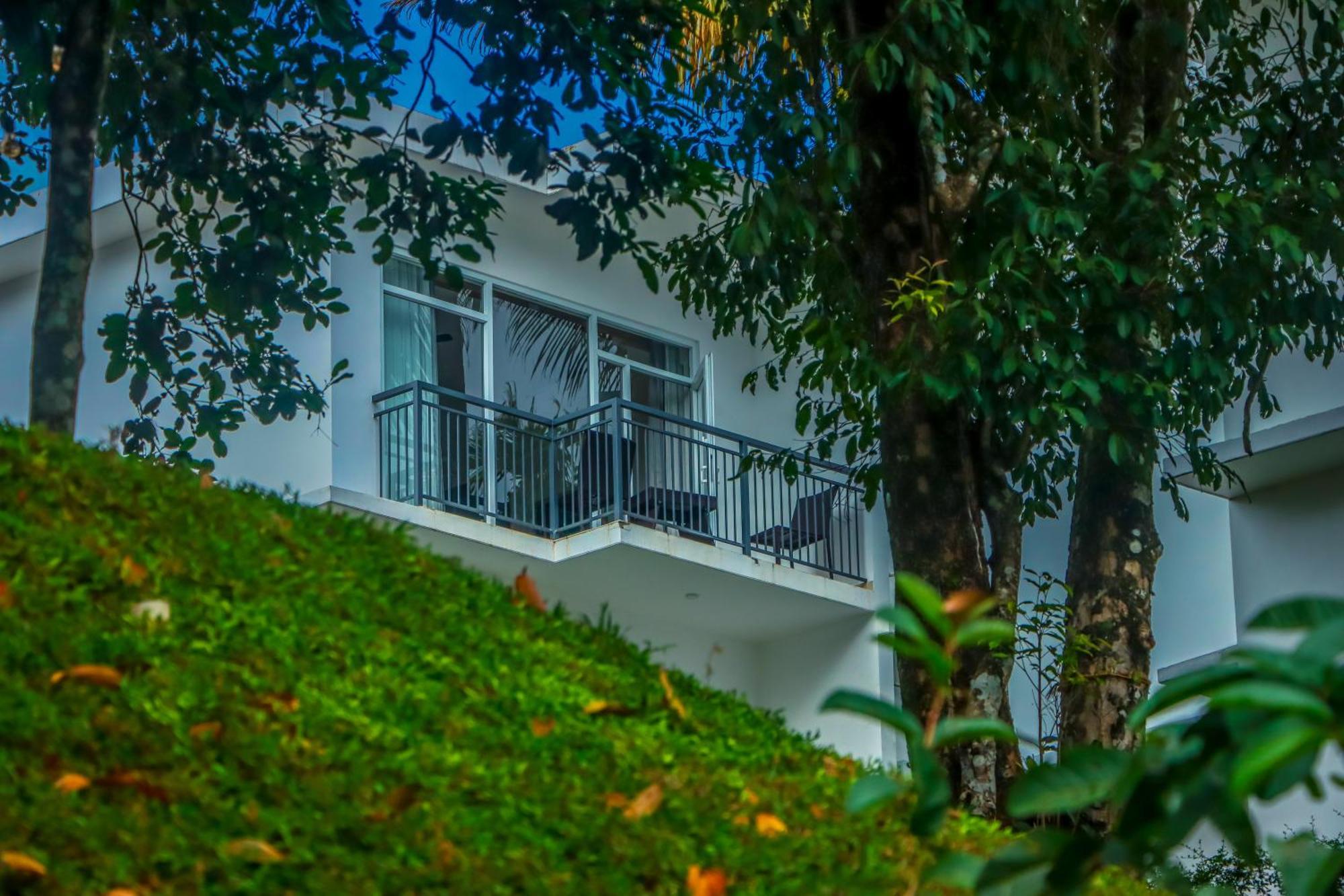 Winter Note 4* Munnar