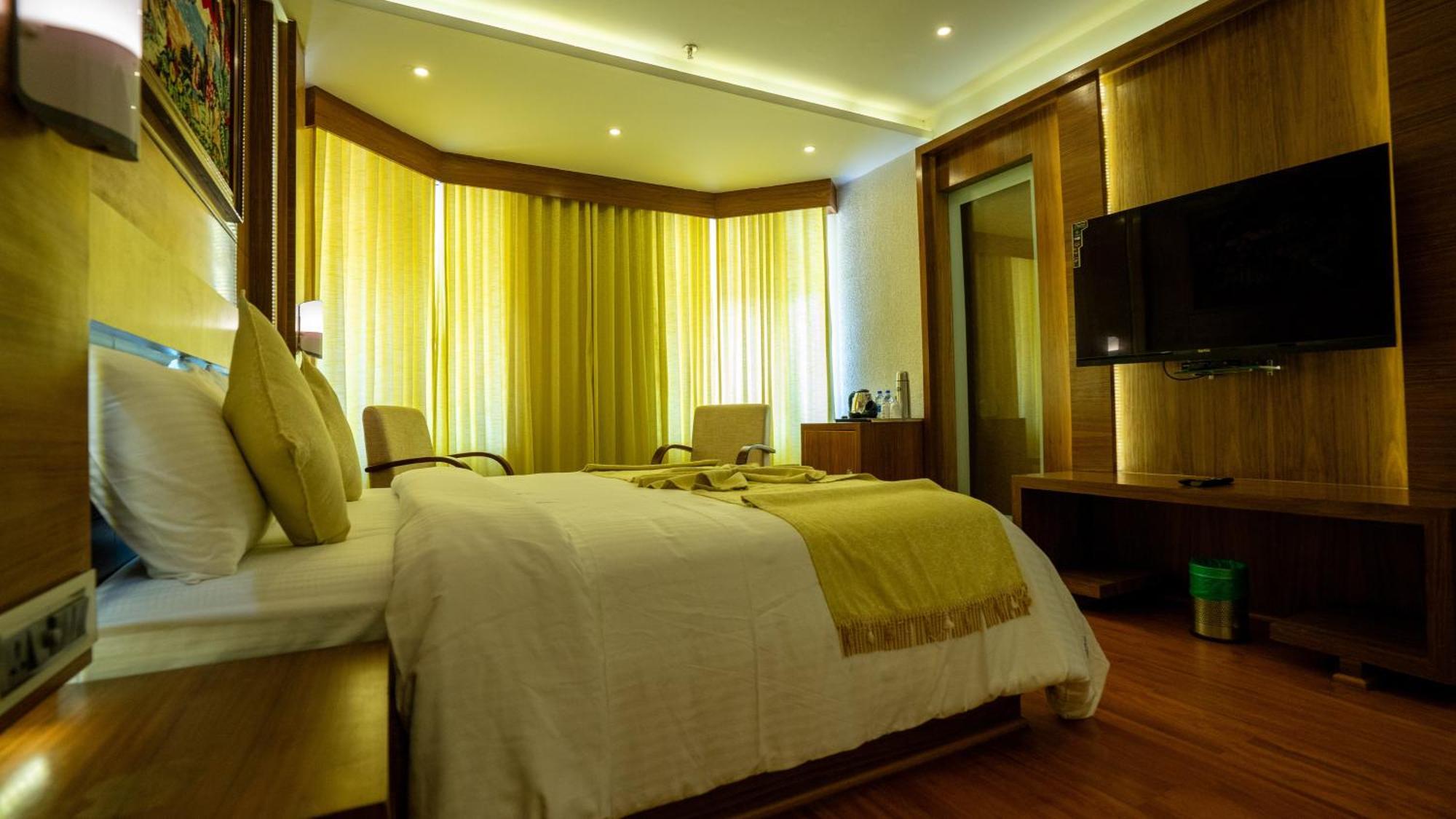 Hillview Hotel 4*