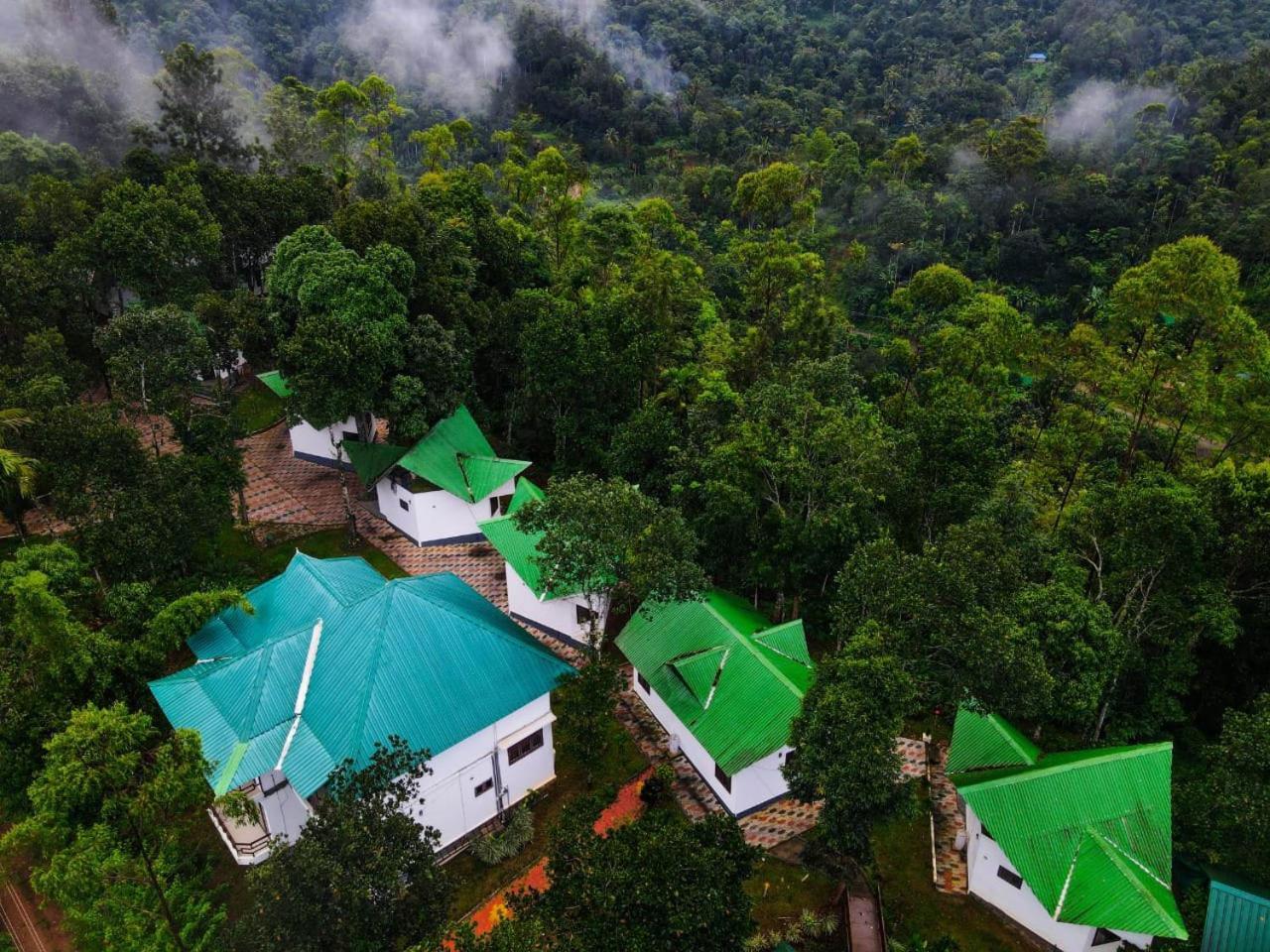 Misty Resorts, Resort