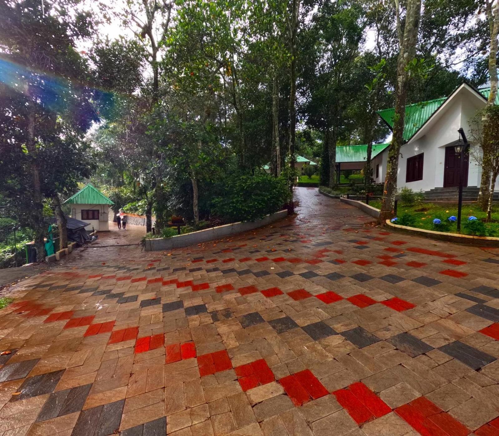 Misty Resorts, Resort