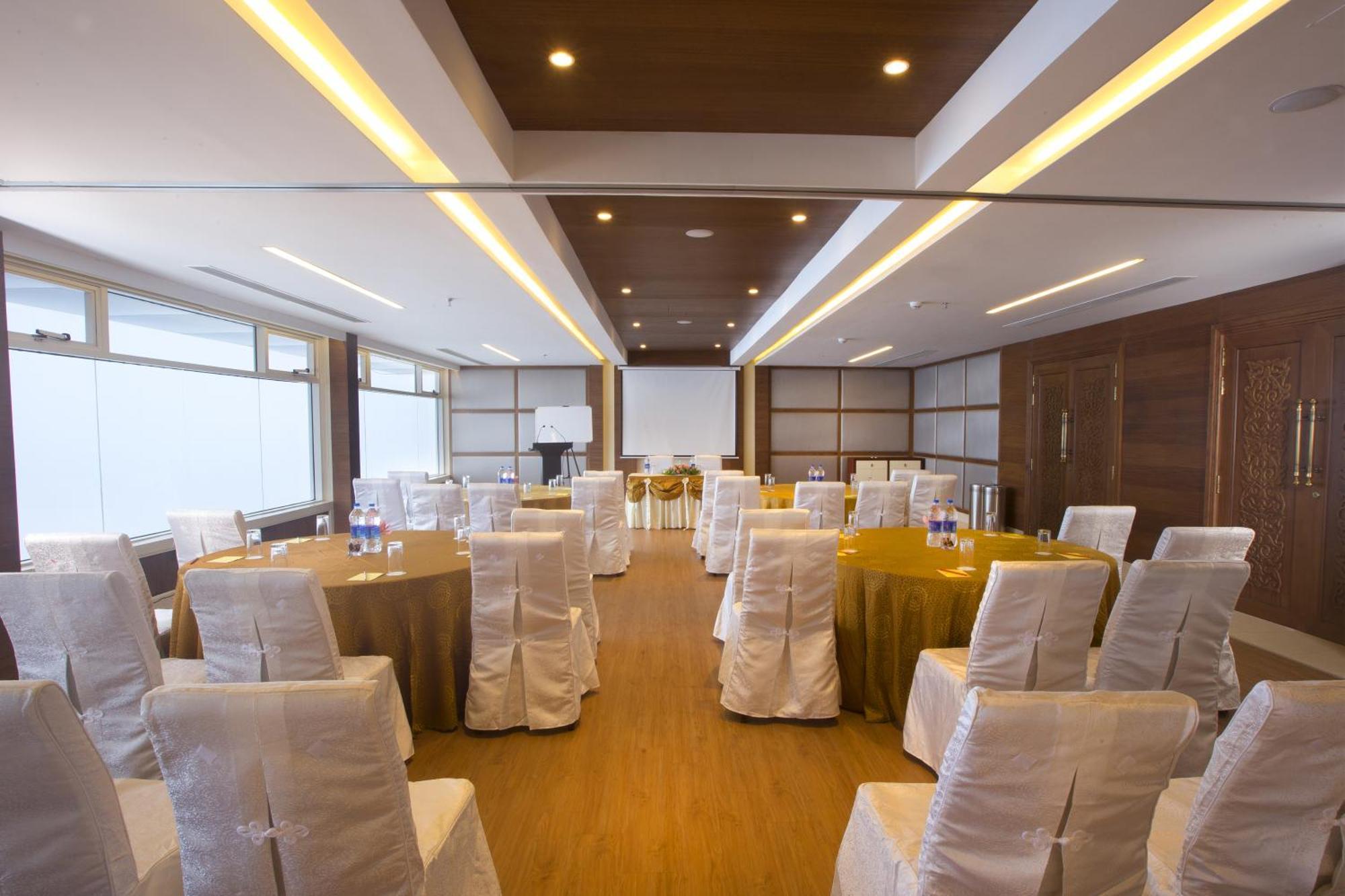 Fragrant Nature Hotel 5*