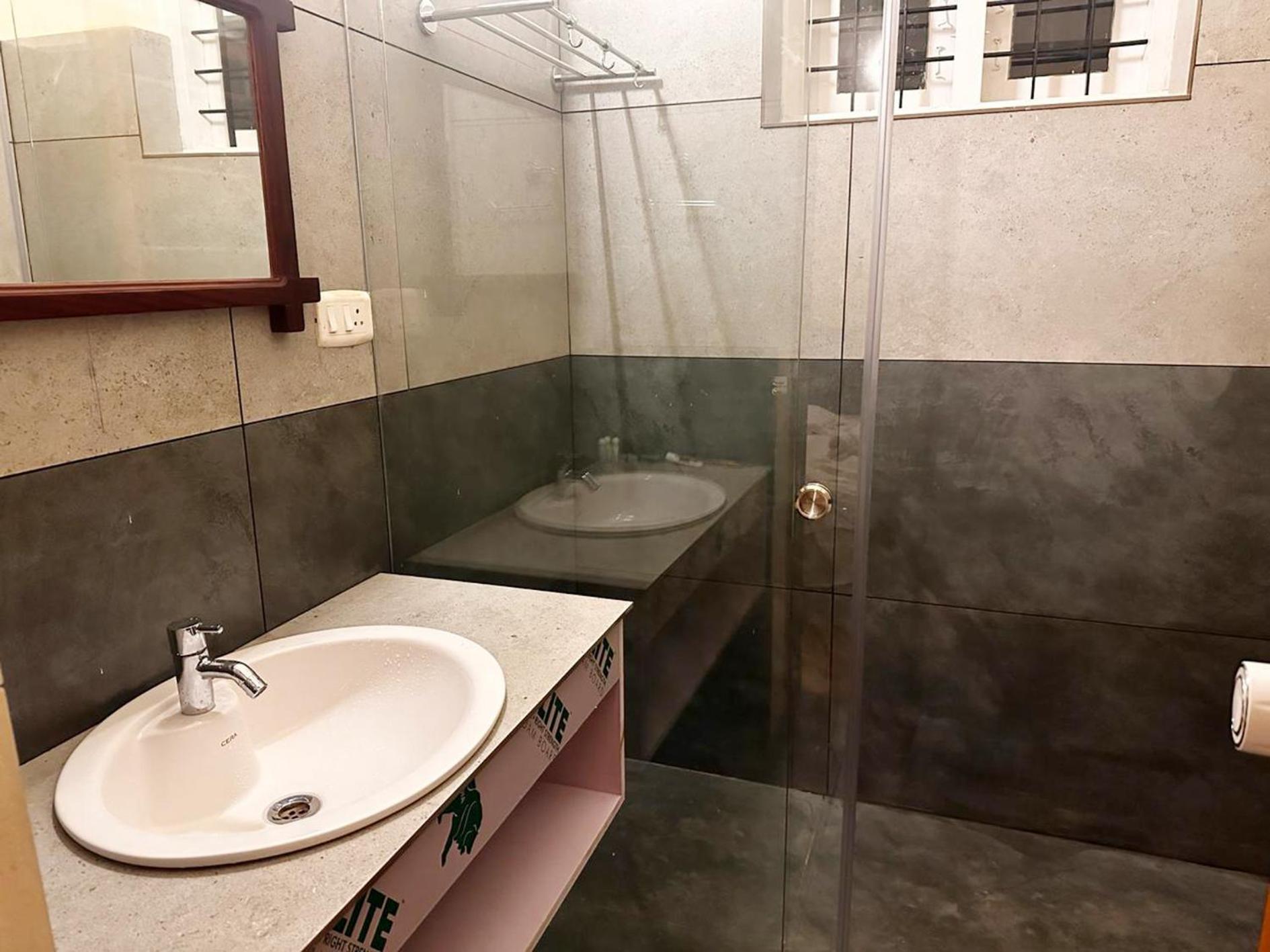 Hotel Falling Waters