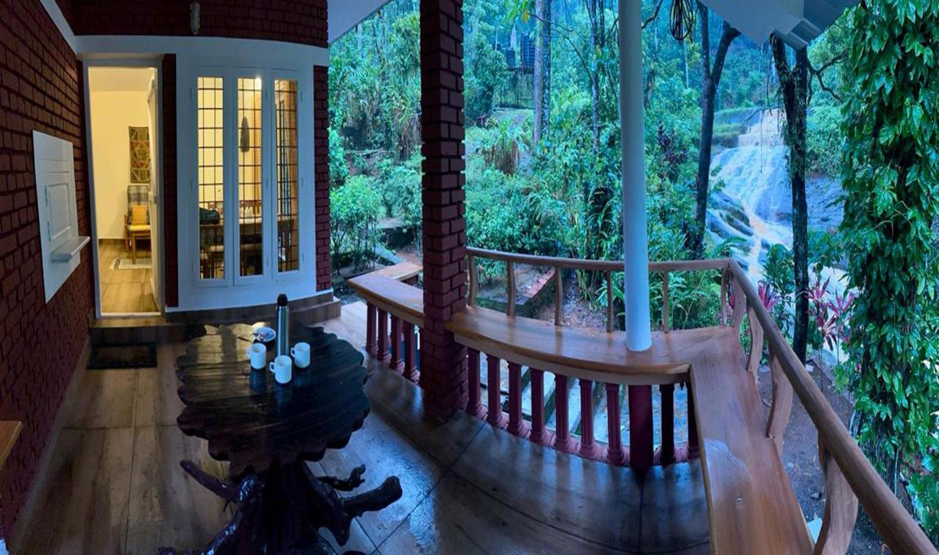 Falling Waters Hotel Munnar