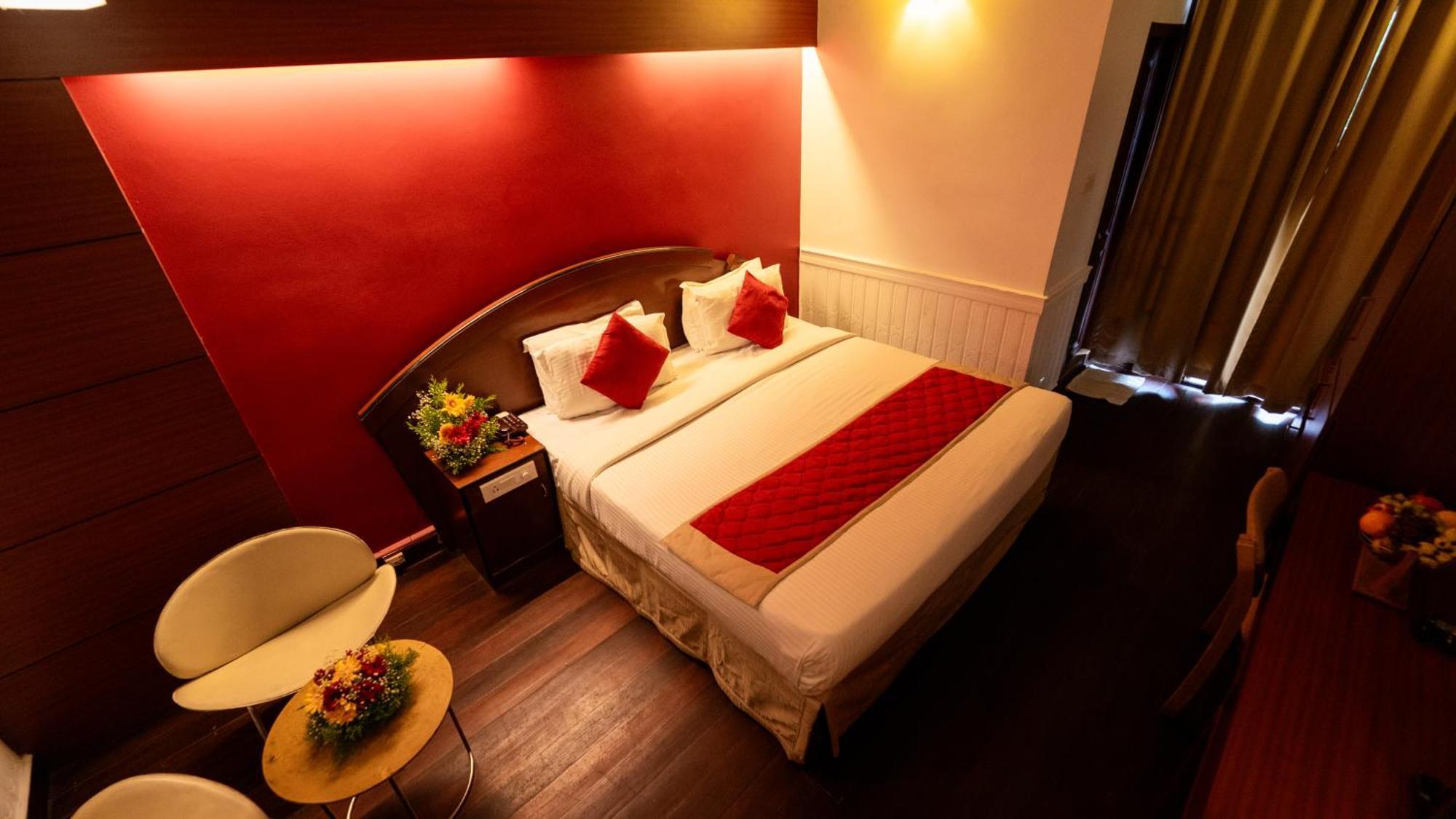 Westwood Riverside Hotel Munnar
