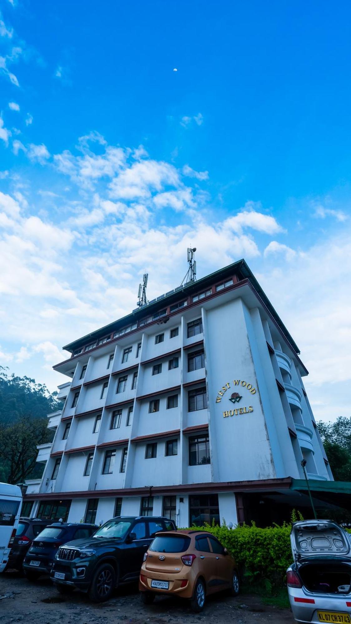 Westwood Riverside Hotel Munnar