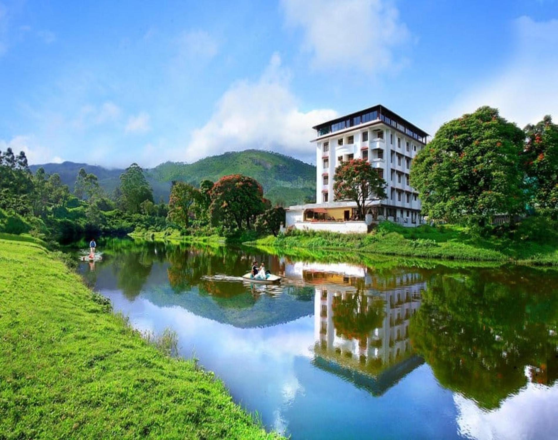 Hotel Westwood Riverside Munnar