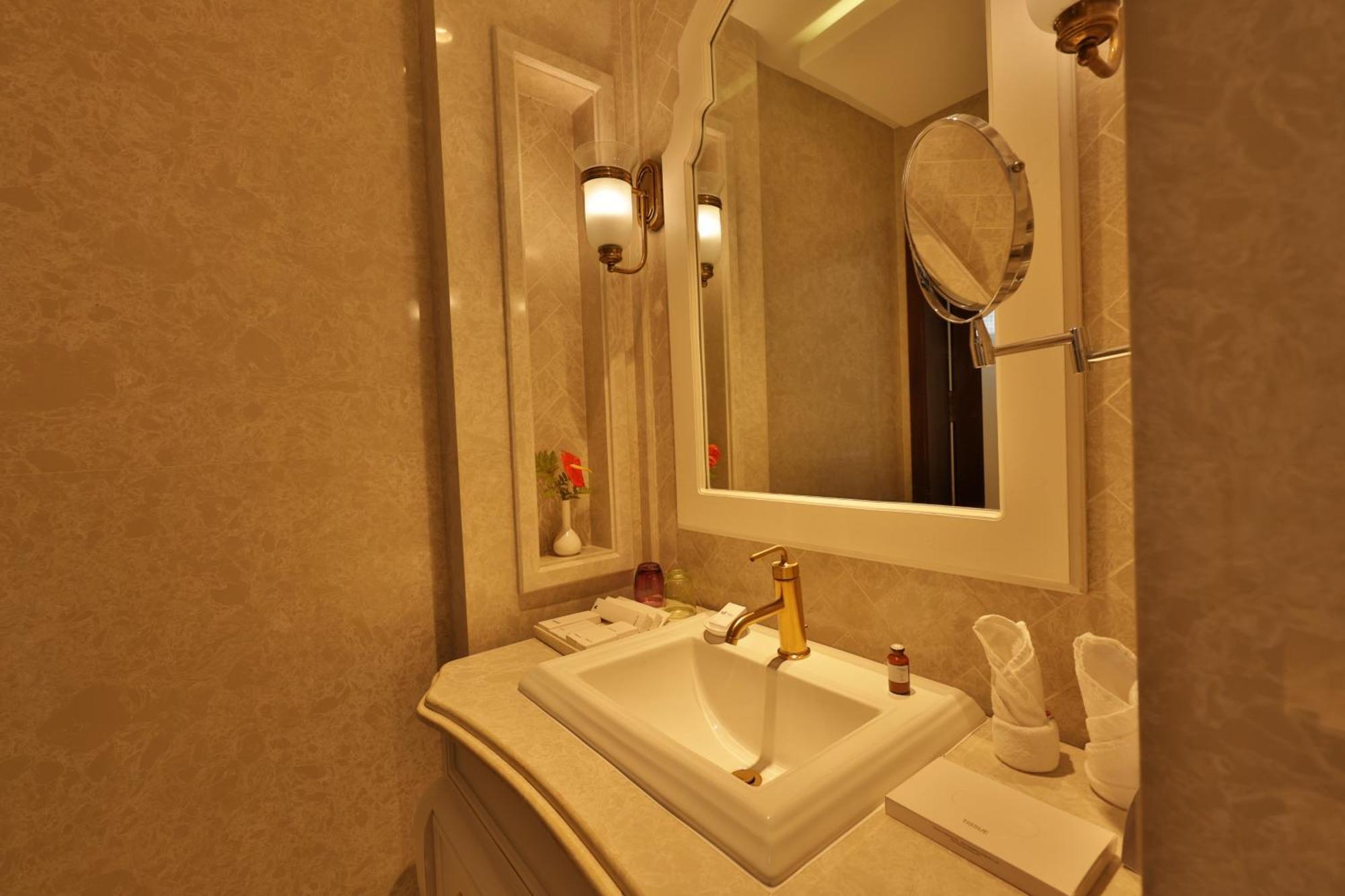 Fragrant Nature Hotel