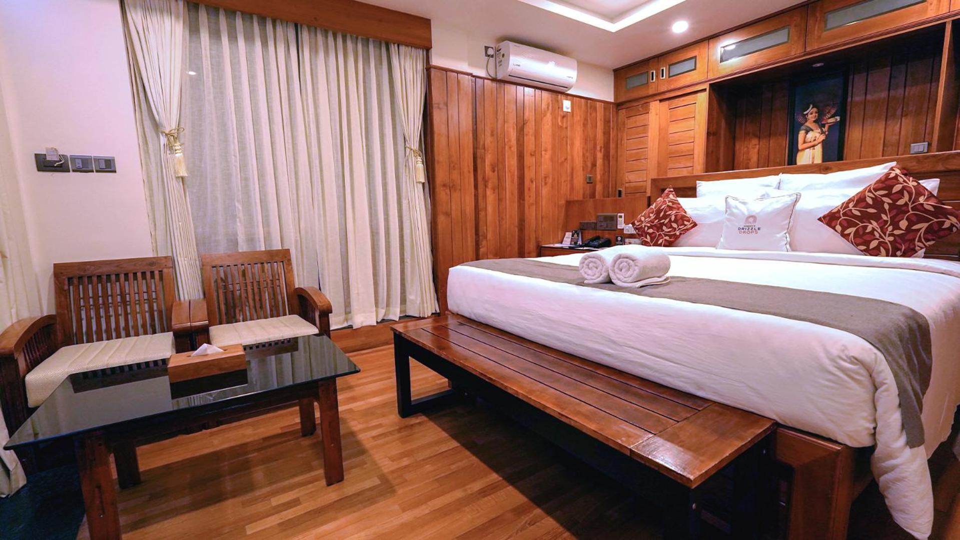 Chandys Drizzle Drops - Station Resort 5*