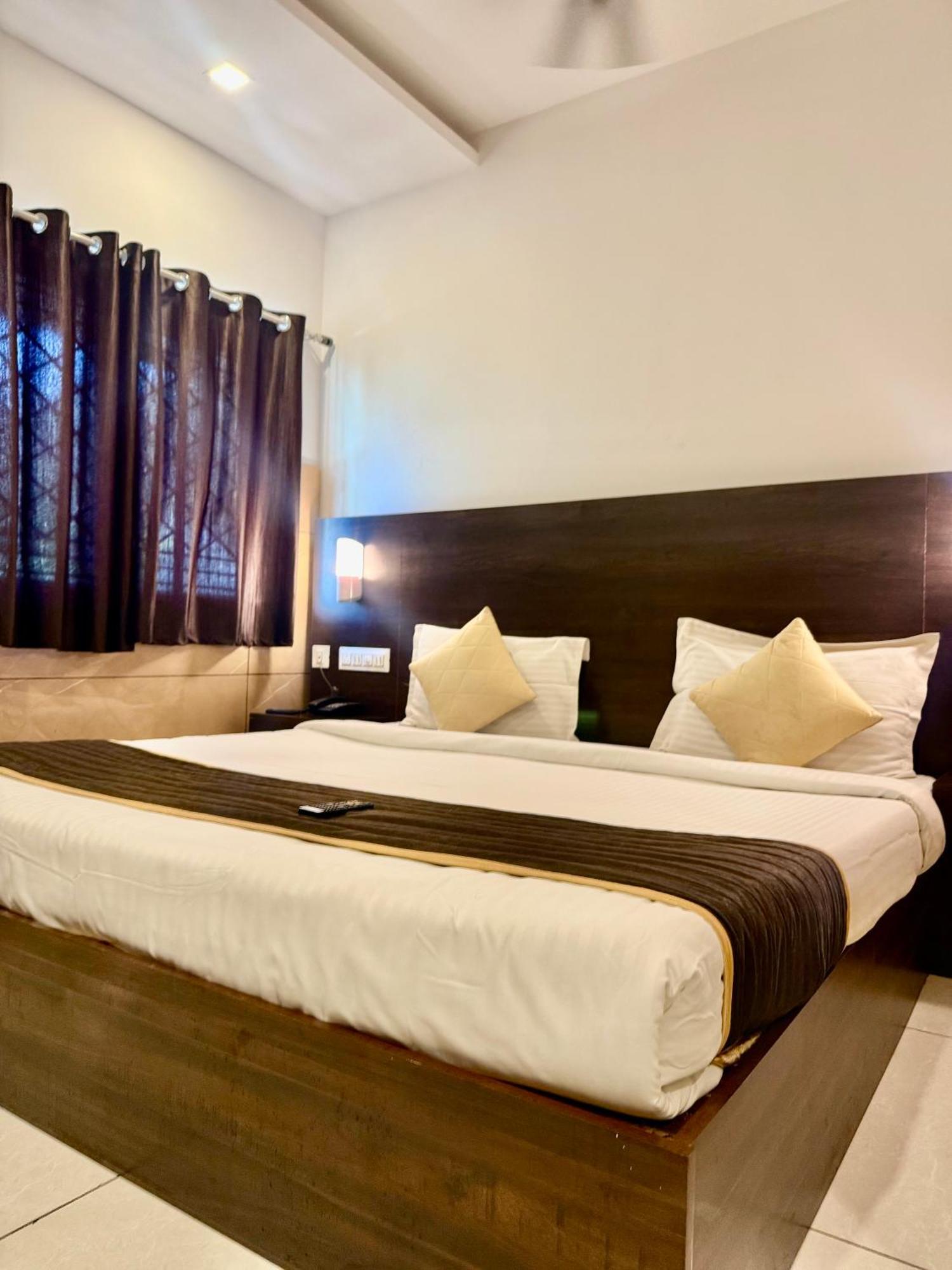 Skylark Holidays 2* Munnar
