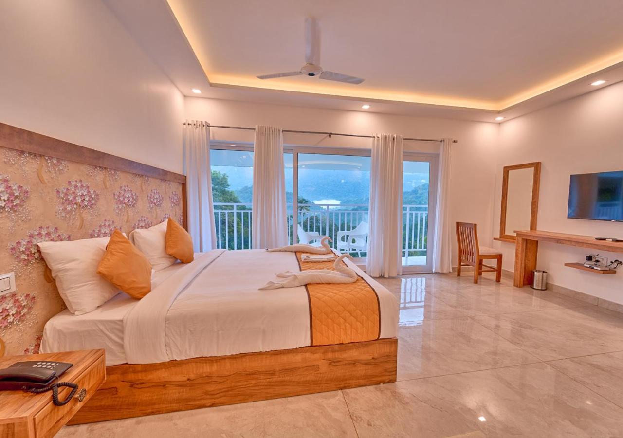 Ice Mist Pool By Voye Homes Resort Munnar