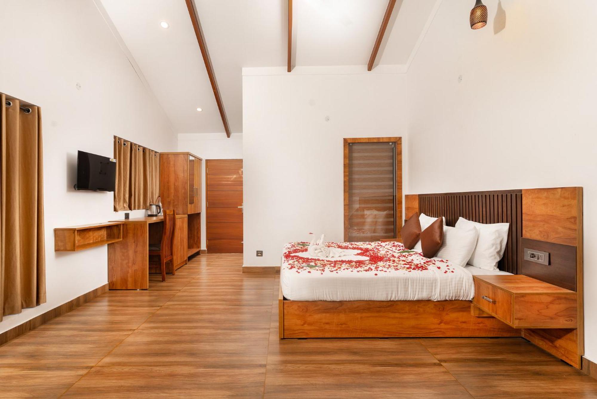 Tealawn Pool Villa, *