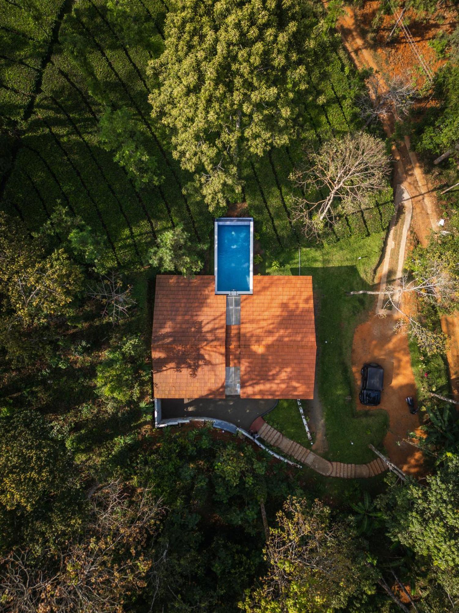 Tealawn Pool Villa, Bed & Breakfast Munnar