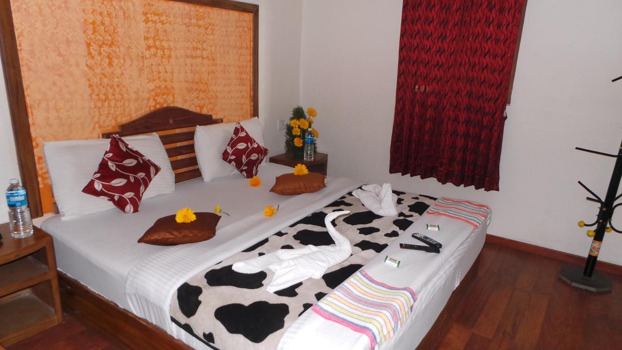 Red Star Holidays * Munnar