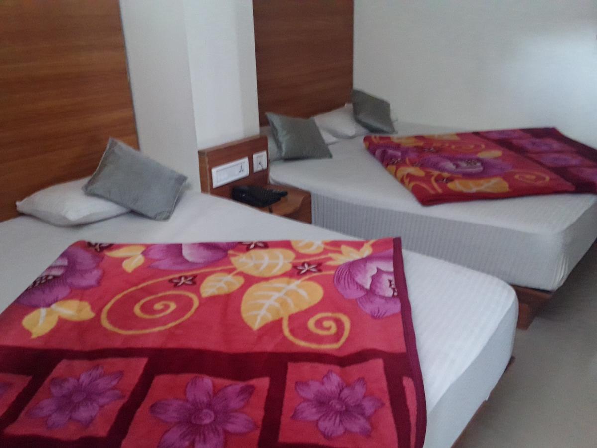 Red Star Holidays * Munnar