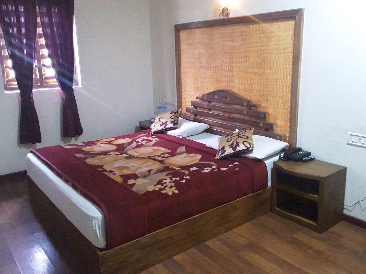 Red Star Holidays * Munnar