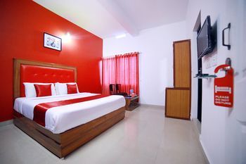 Hotel Oyo 8653 Achus 3*