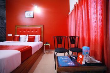 Oyo 8653 Achus Hotel 3*