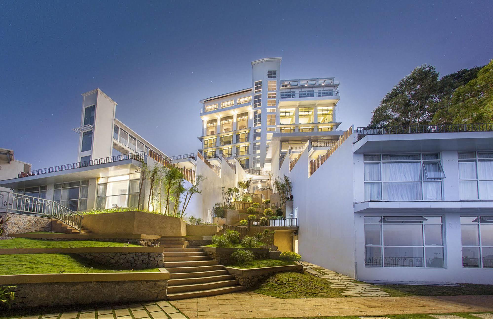 Fragrant Nature Hotel 5*