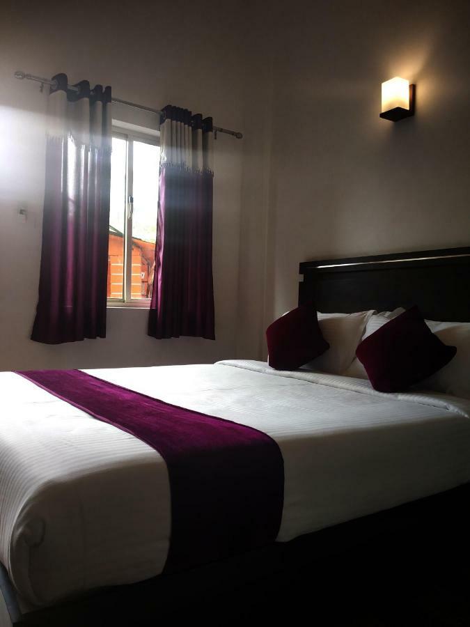 Landy Queen Bed & Breakfast Munnar